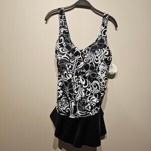 Croft & Barrow Hip Minimizer Black and White One Piece Swim Size 16